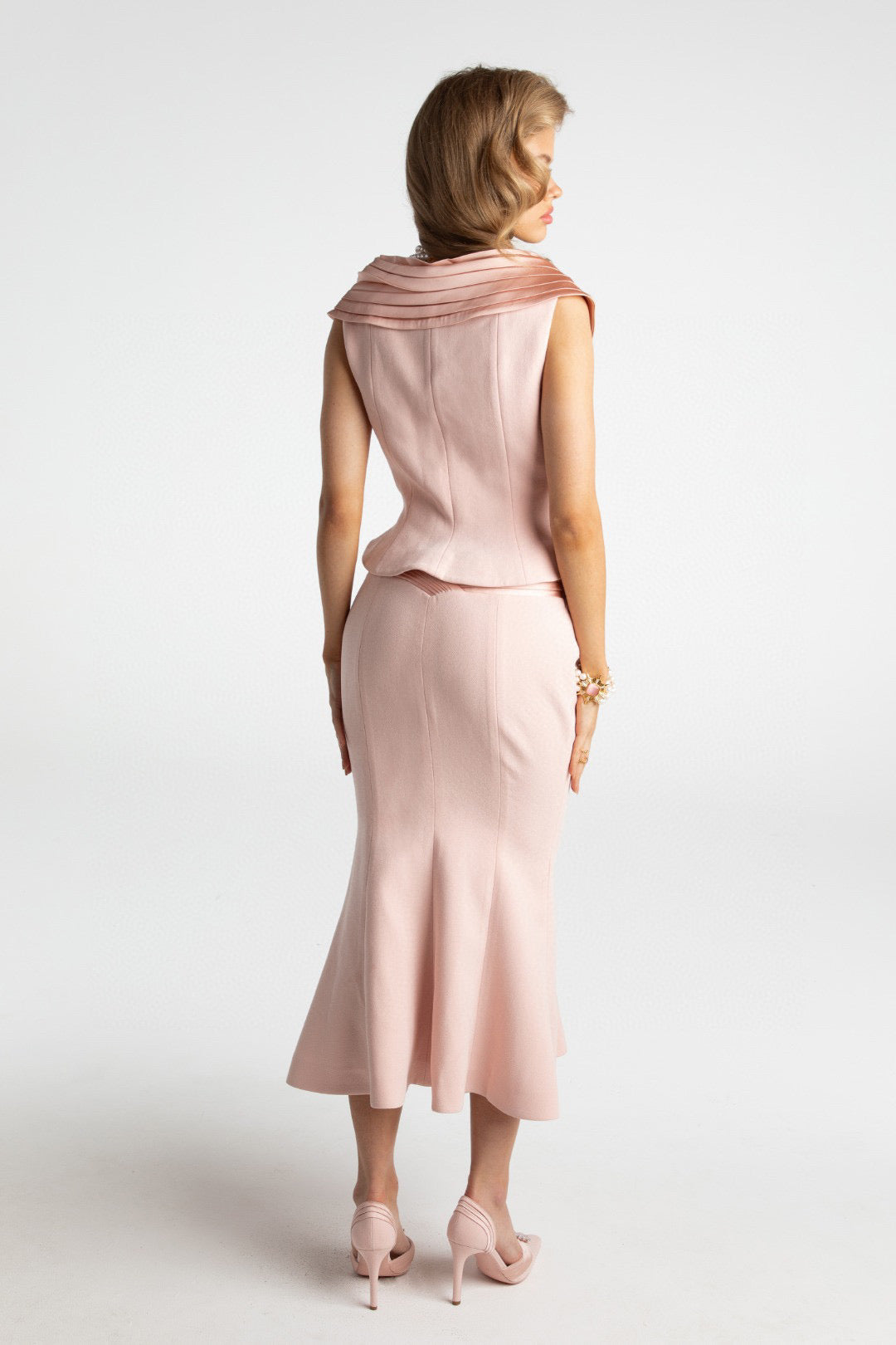 Nana Jacqueline white V-neck waistband top fishtail skirt