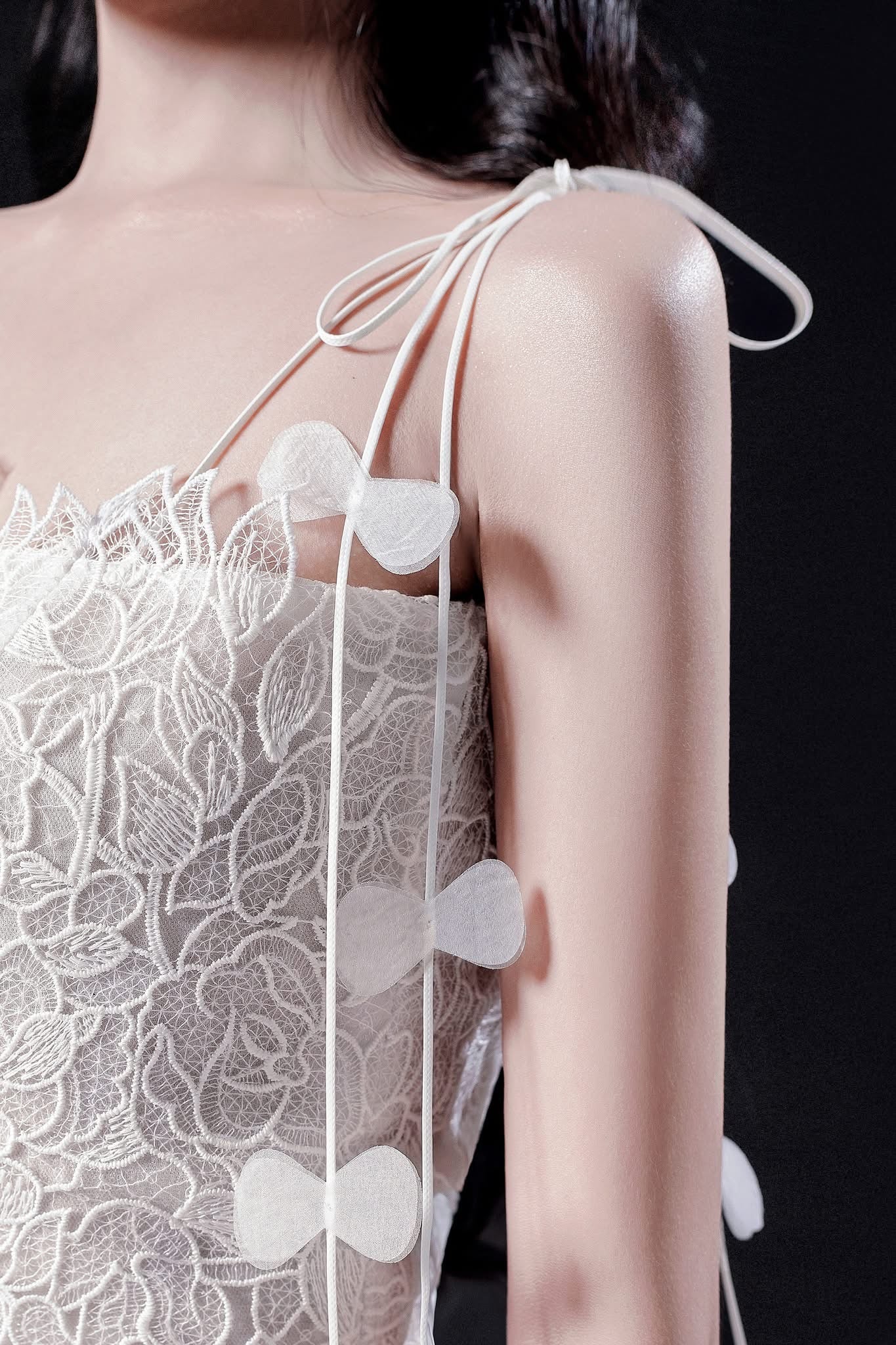 Raffiné White Rishima Lace Midi Dress