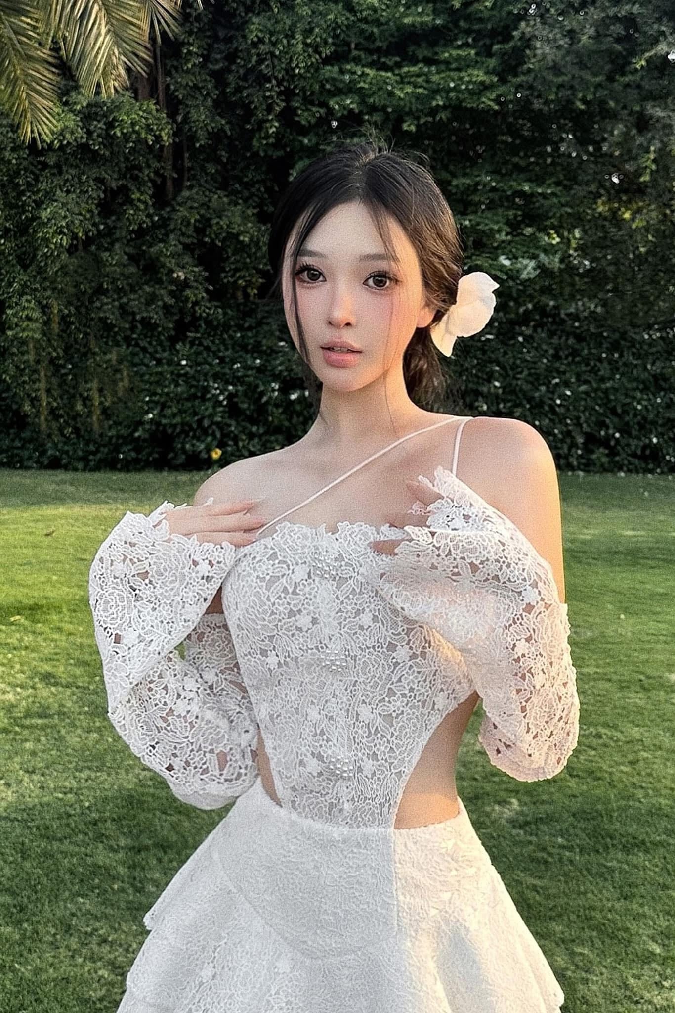 Raffiné White Verni Cut-out Layered Lace Mini Dress