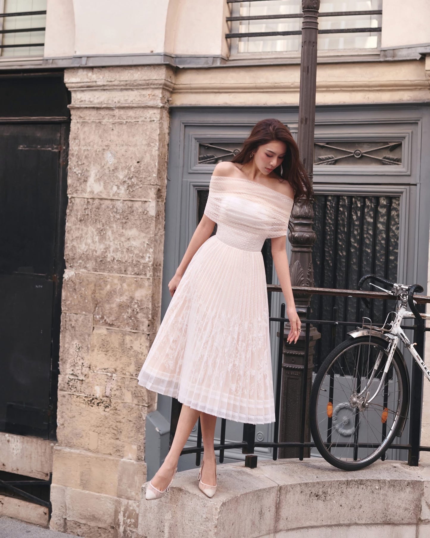 LOVELYN White Elegant Vacation Frost Midi Dress