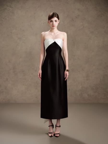 DELICATE Black midi dress