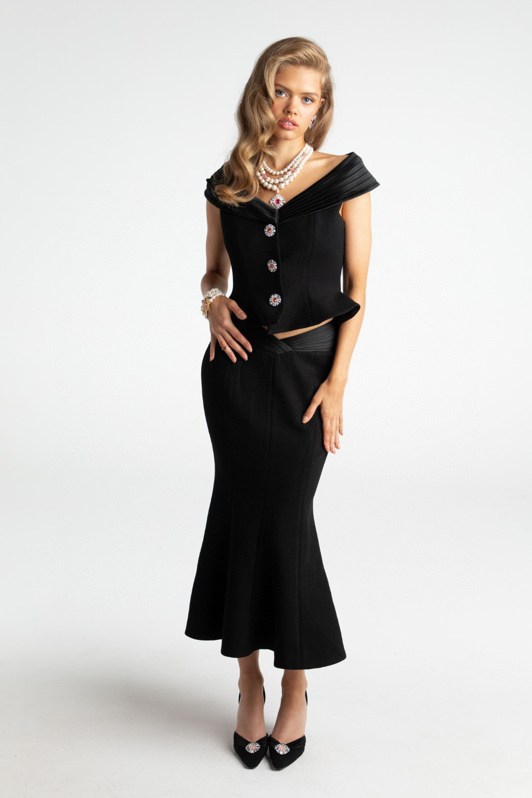 Nana Jacqueline white V-neck waistband top fishtail skirt