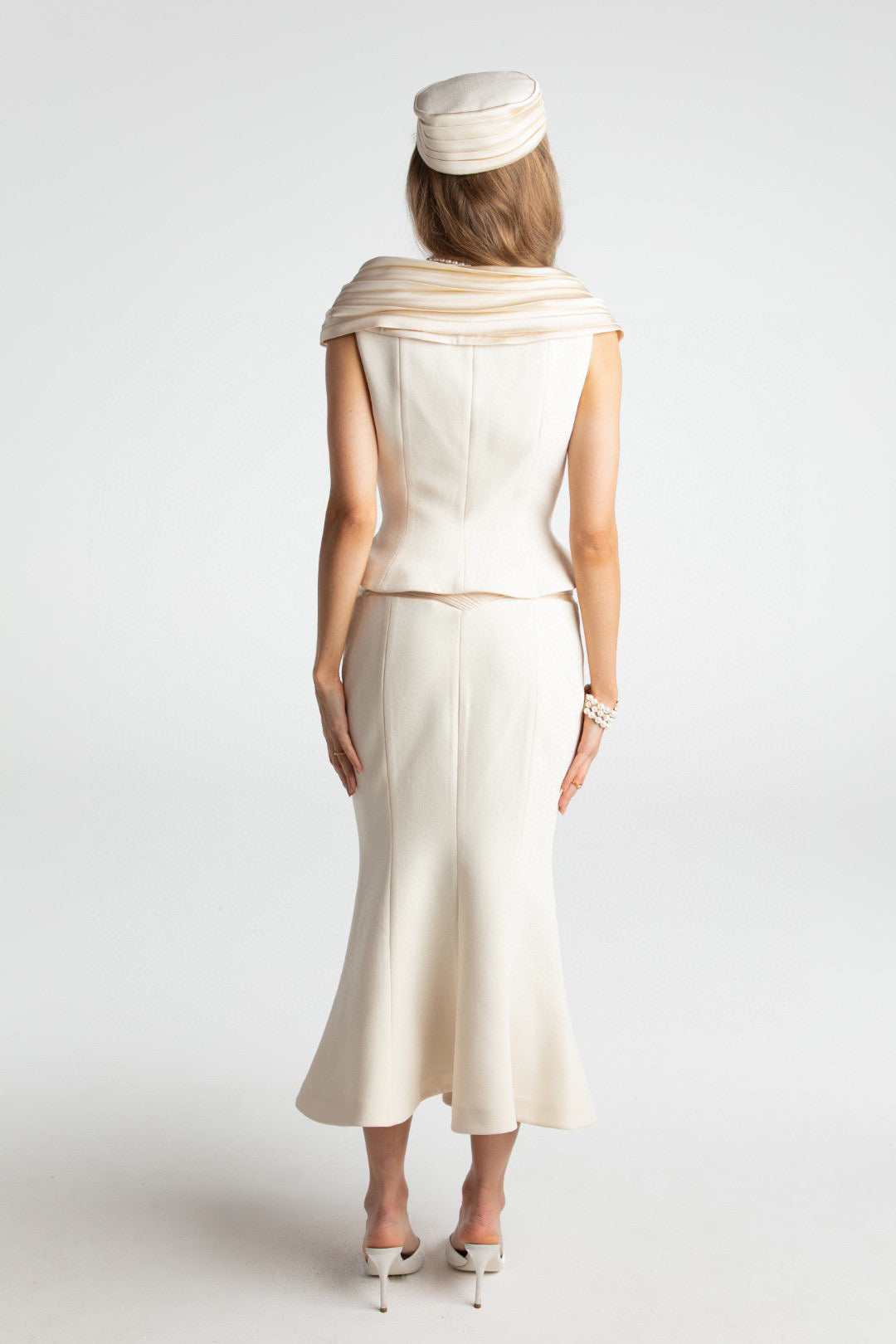 Nana Jacqueline white V-neck waistband top fishtail skirt