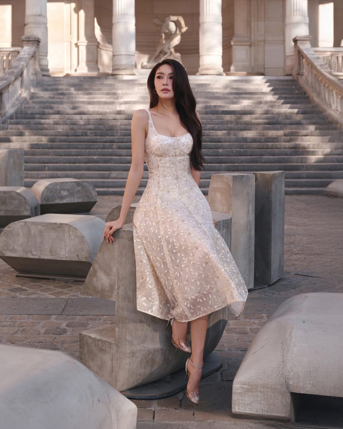 LOVELYN White Elegant Vacation Sia Midi Dress