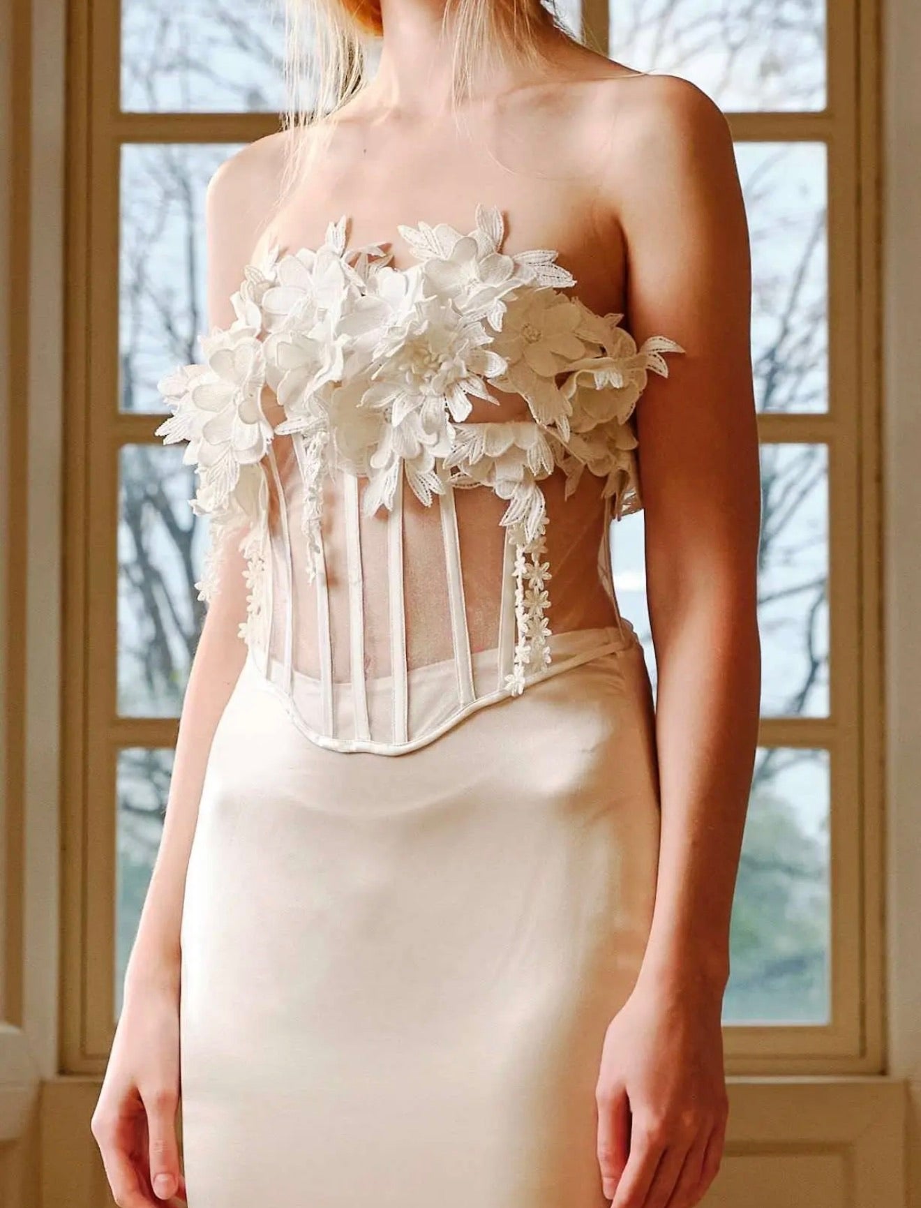 XIANGQIAOSHENG Black Floral Top