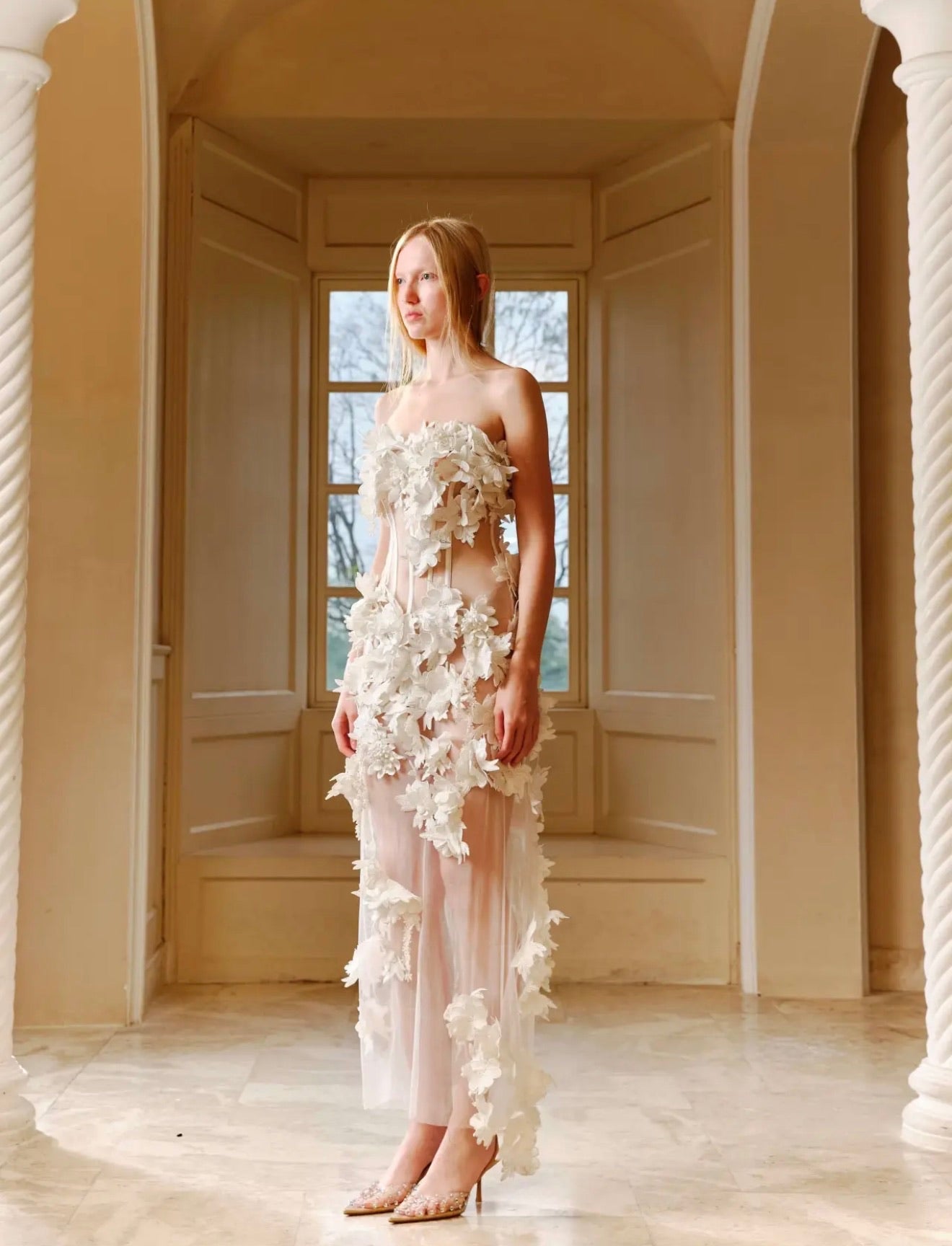 XIANGQIAOSHENG White Floral Maxi Dress