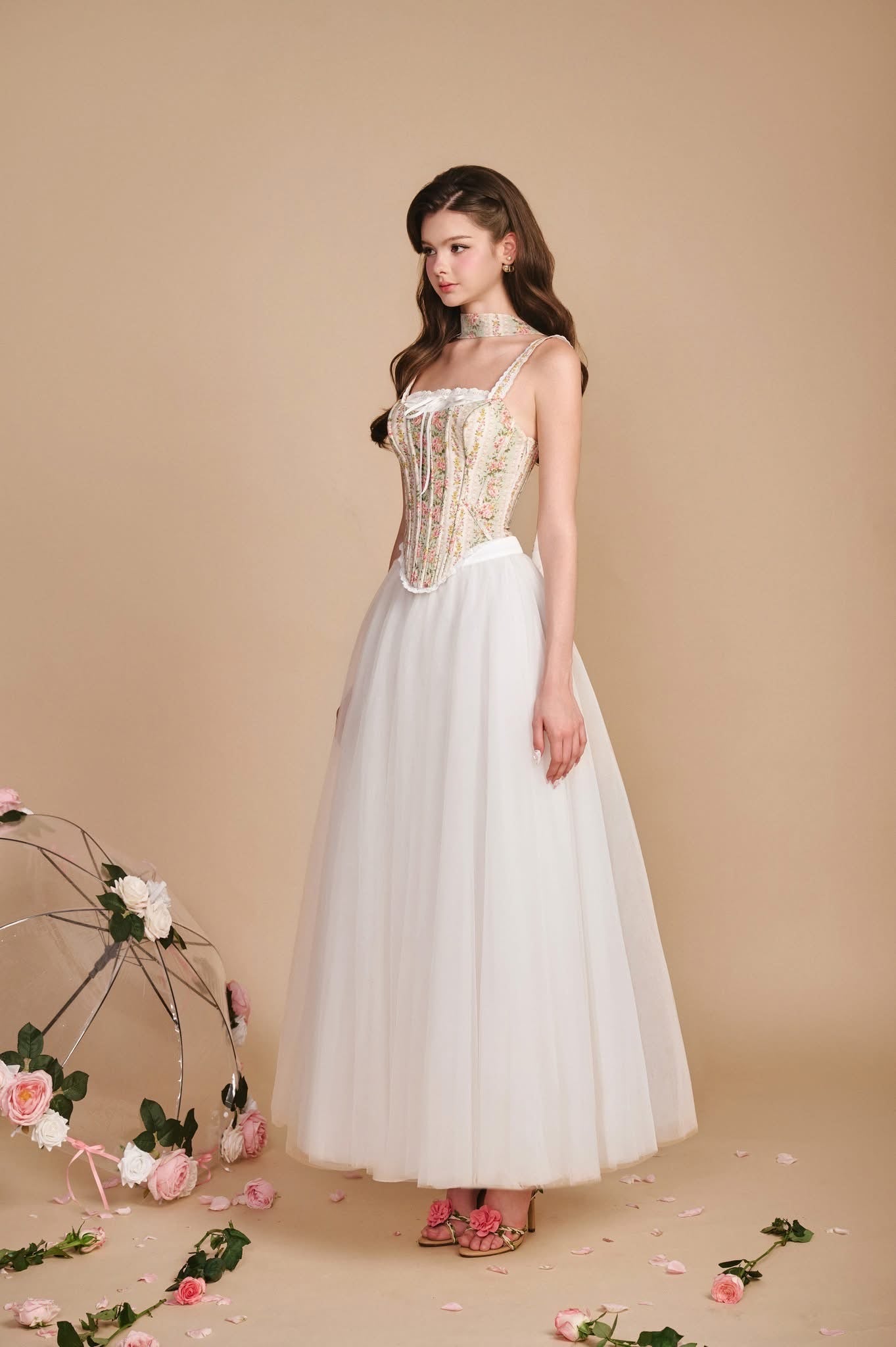 SISSY NATION Sweet Elegant 
Floral La Vie Est Belle Corset Top & White I’m Yours Skirt