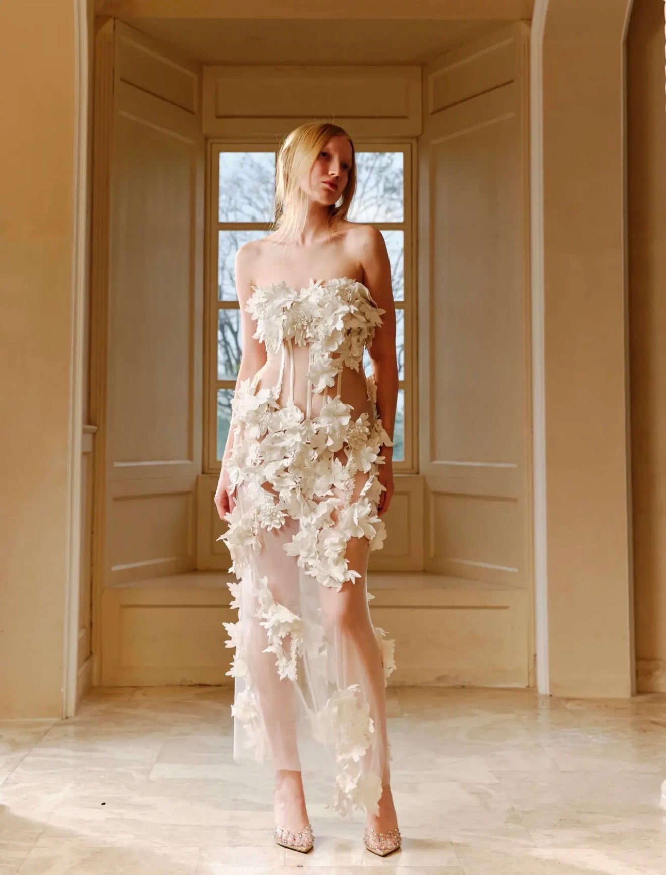 XIANGQIAOSHENG White Floral Maxi Dress