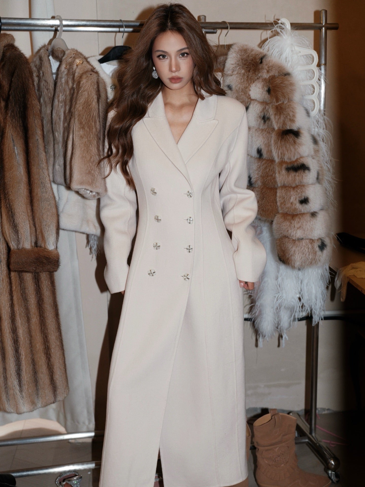 MIN PURA White Fitted Diamond Button Coat