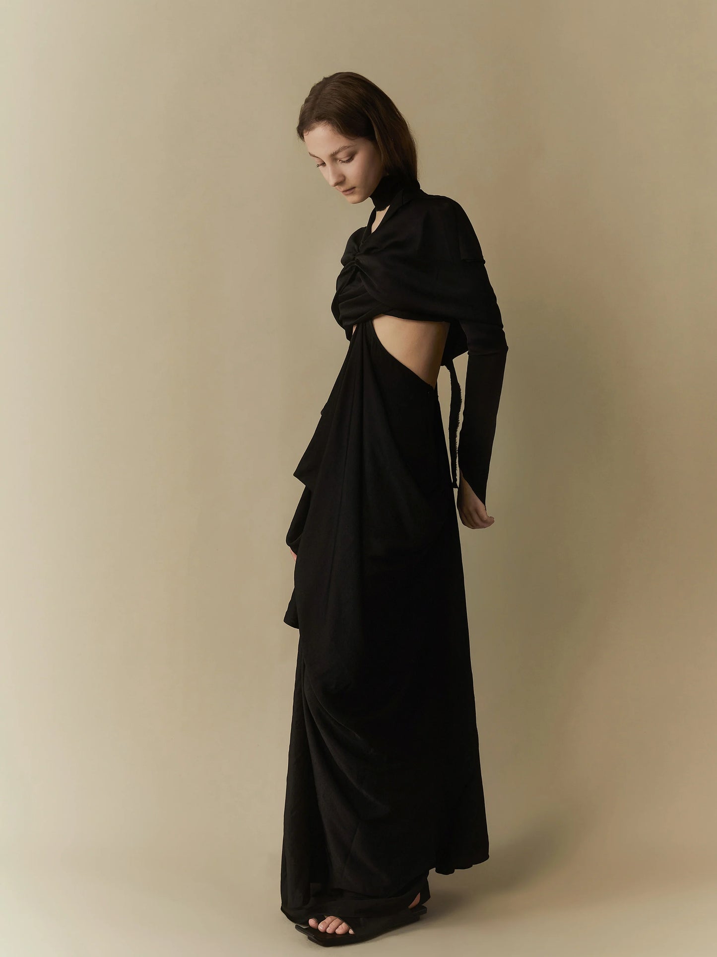 ELYWOOD BLACK PLEATED SEAM MAXI DRESS