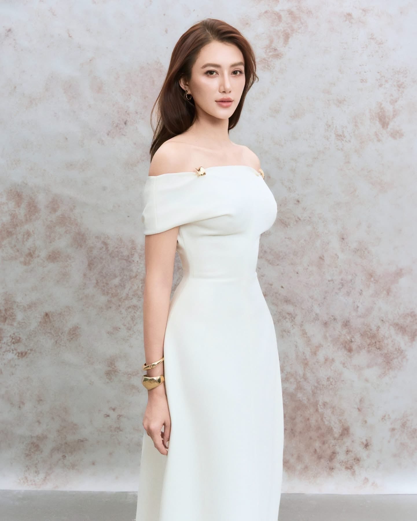 DENIO Black Off-shoulder Aylor Sculpted Midi Dress