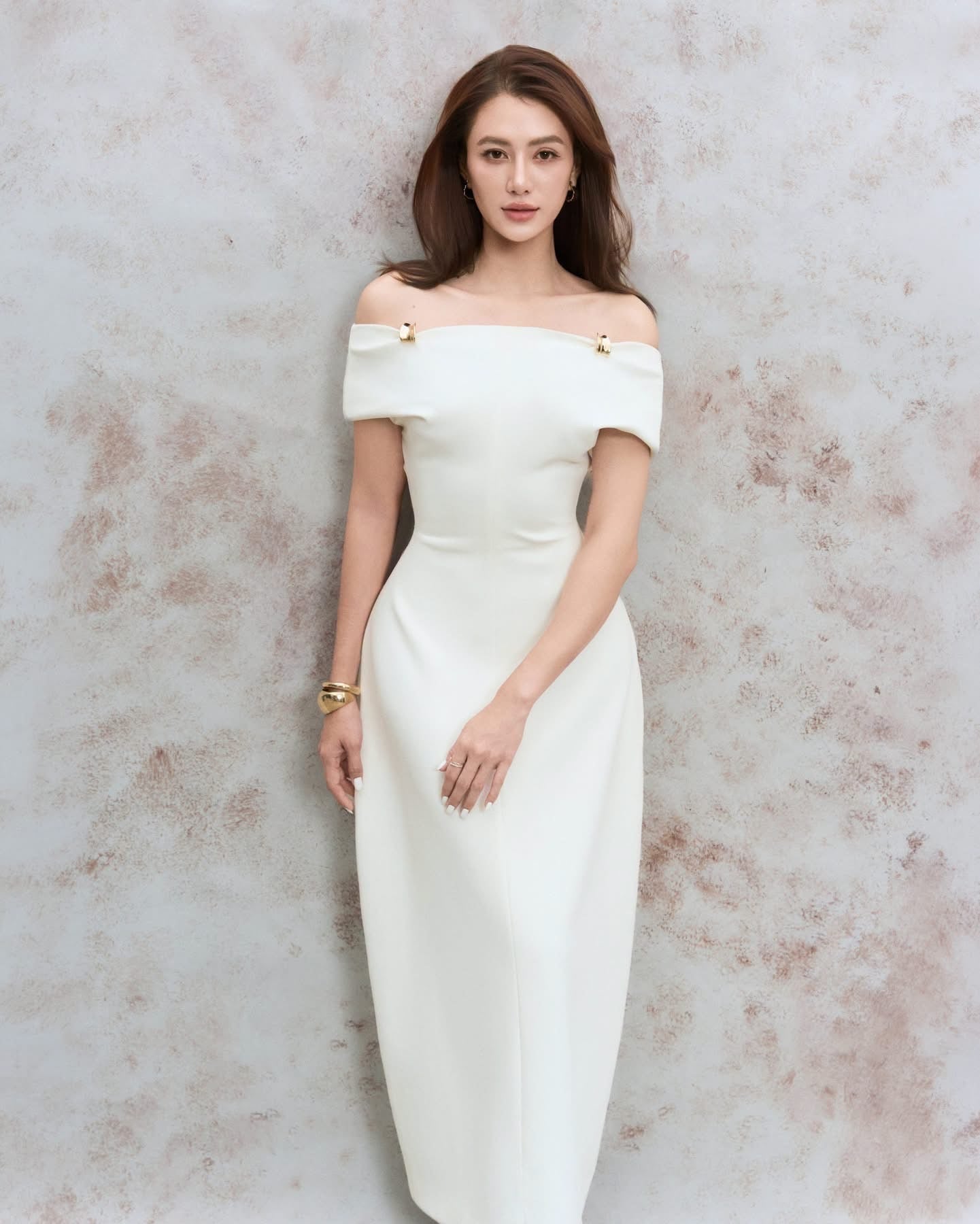 DENIO Black Off-shoulder Aylor Sculpted Midi Dress