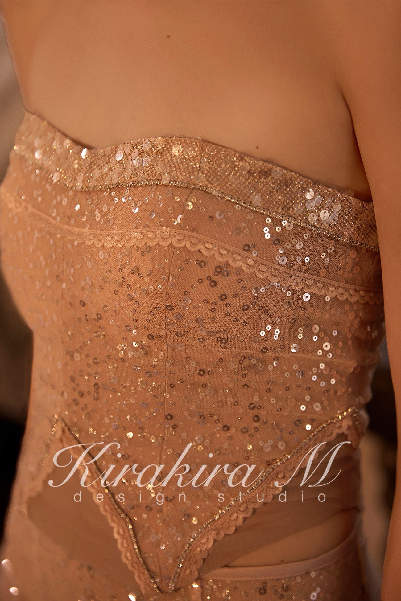 KIRAKIRA M Gold Strappy Sheath Top & Fishtail Halter long Skirt