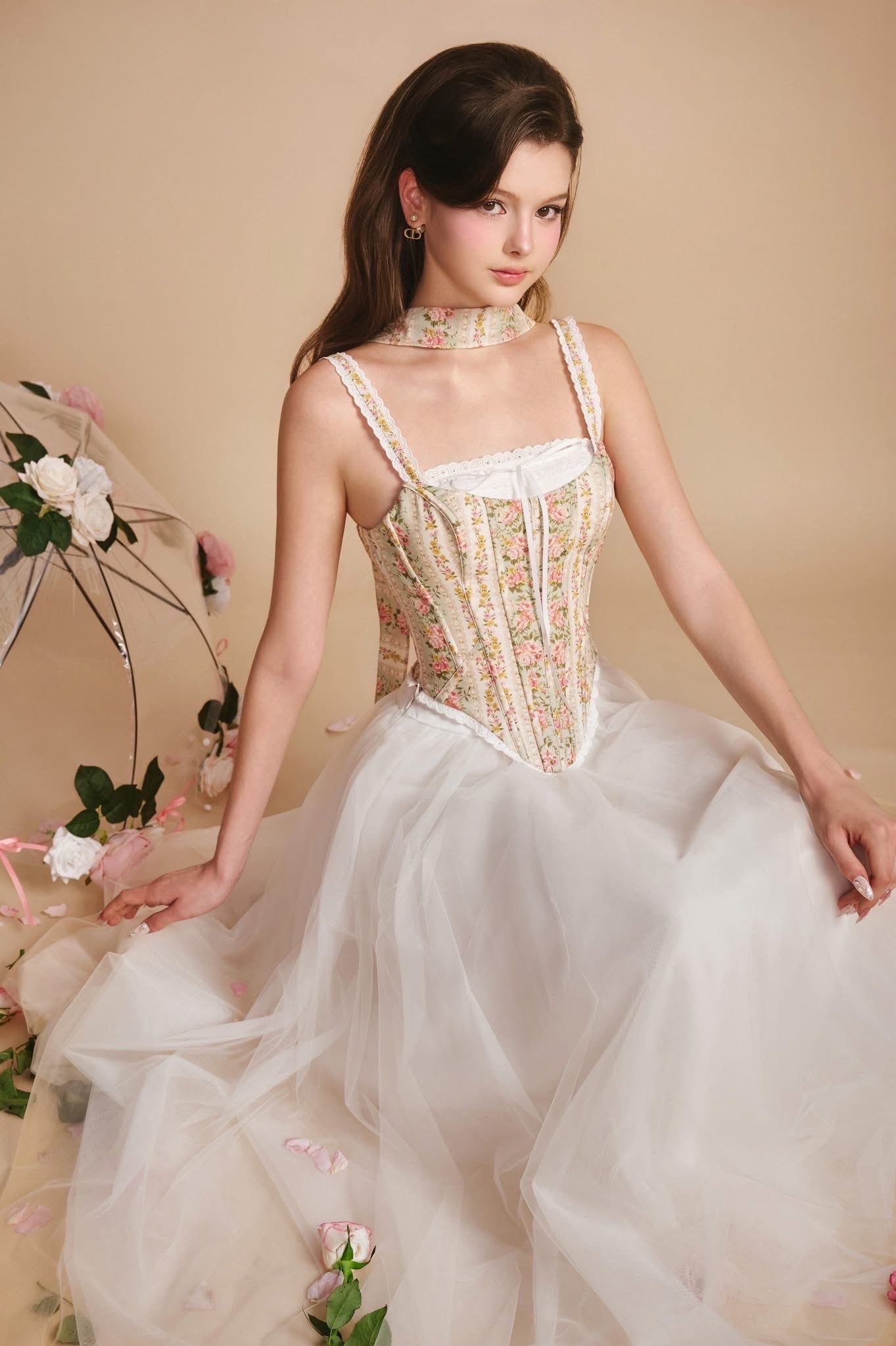 SISSY NATION Sweet Elegant 
Floral La Vie Est Belle Corset Top & White I’m Yours Skirt