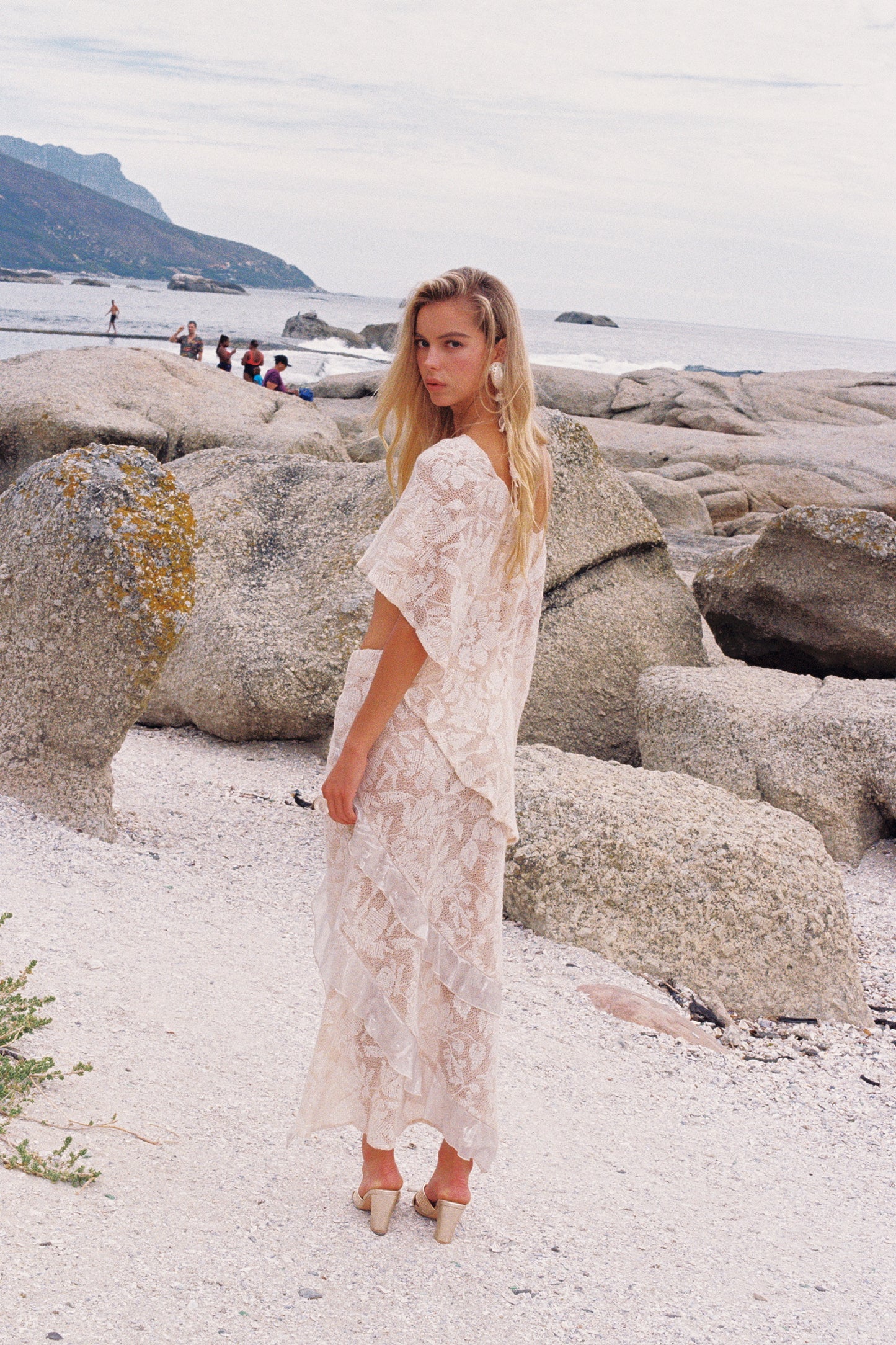MIN PURA Cream Vacation Sweet Moya Top & Skirt Set