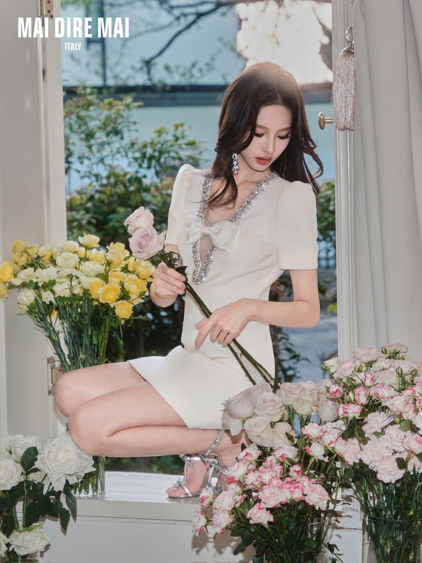 MAI DIRE MAI White V-neck Bow Mini Dress