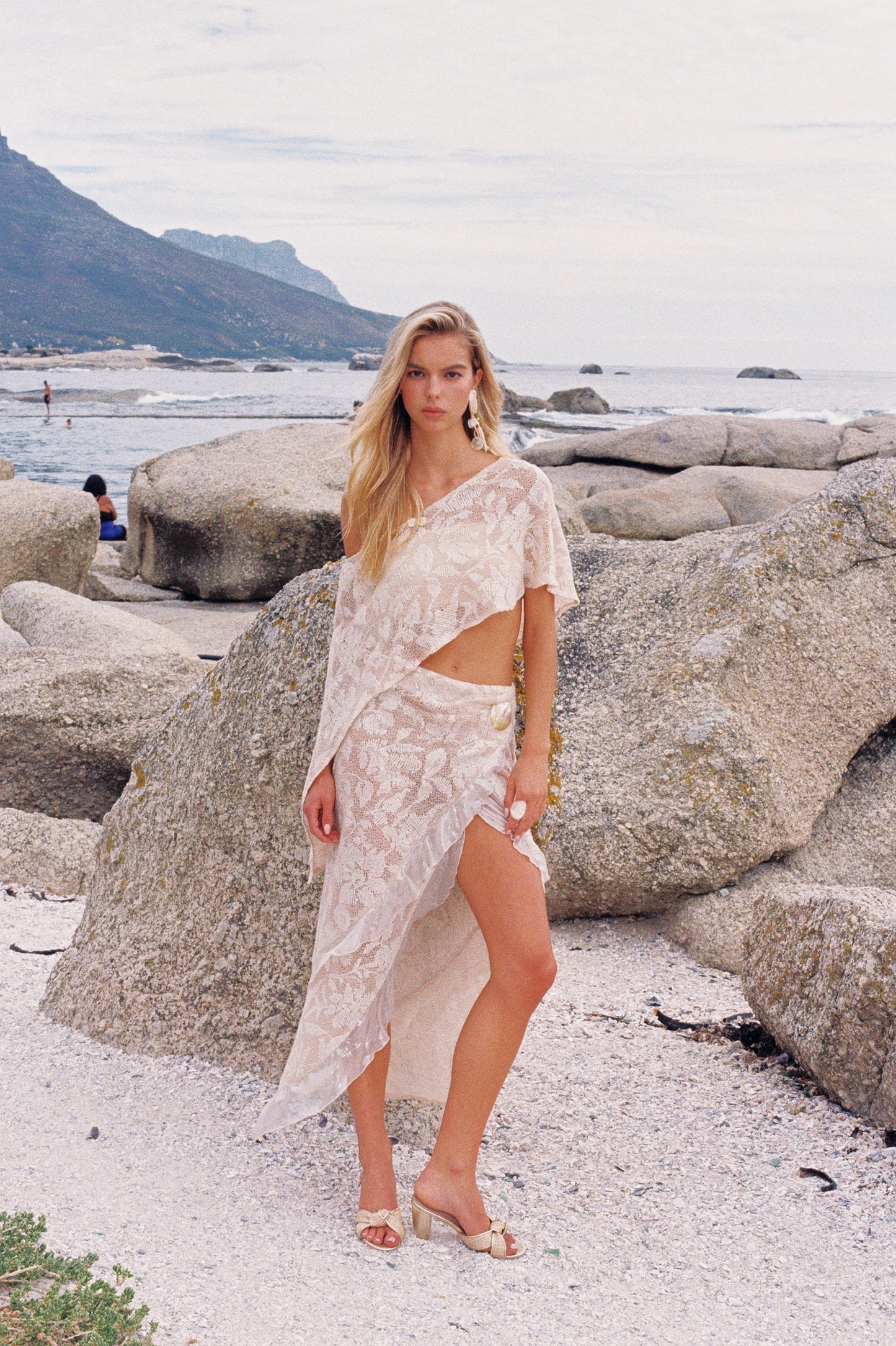 MIN PURA Cream Vacation Sweet Moya Top & Skirt Set