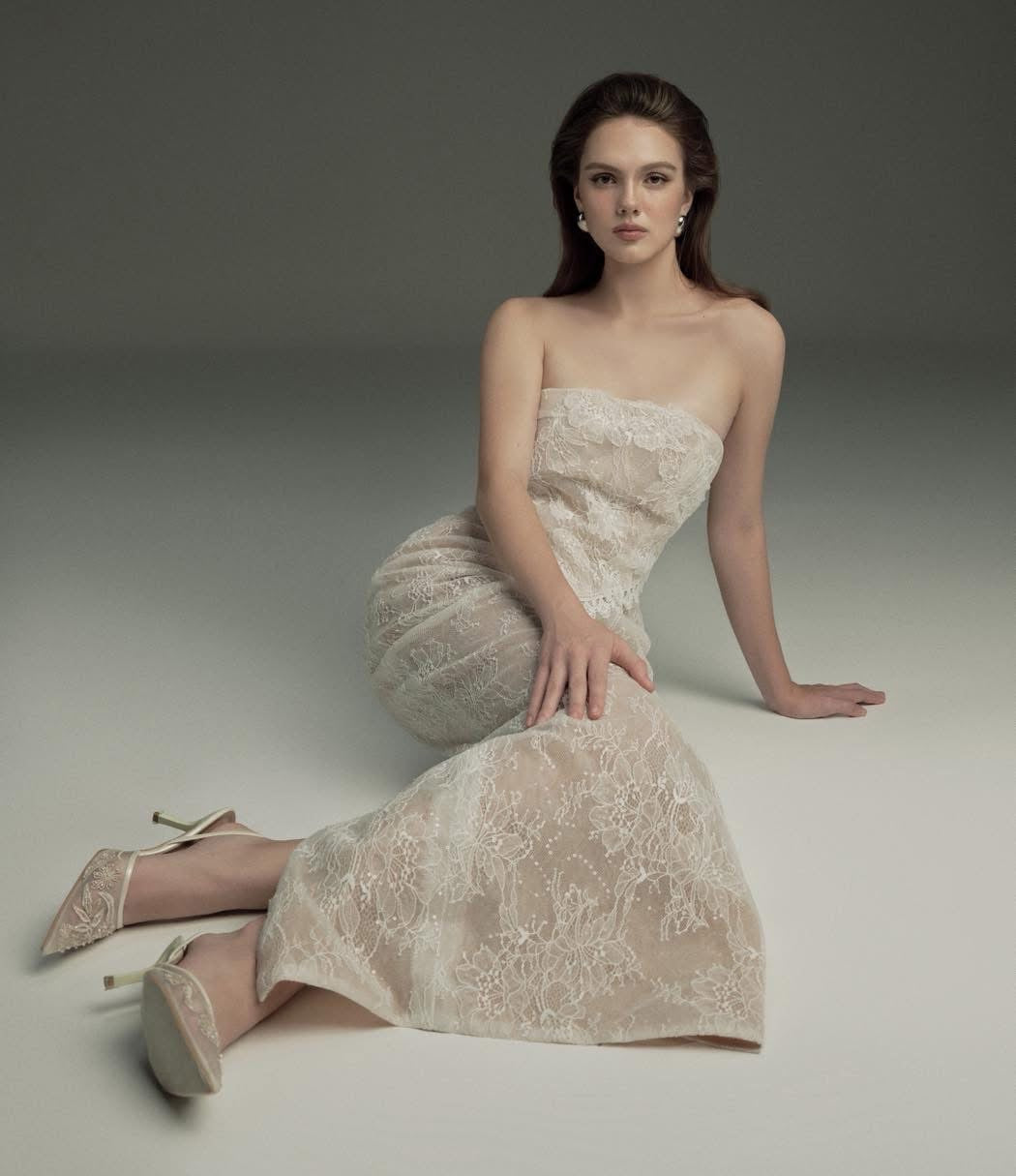 OIA STUDIOS White Lace Elegant Vacation Asmira Maxi Dress