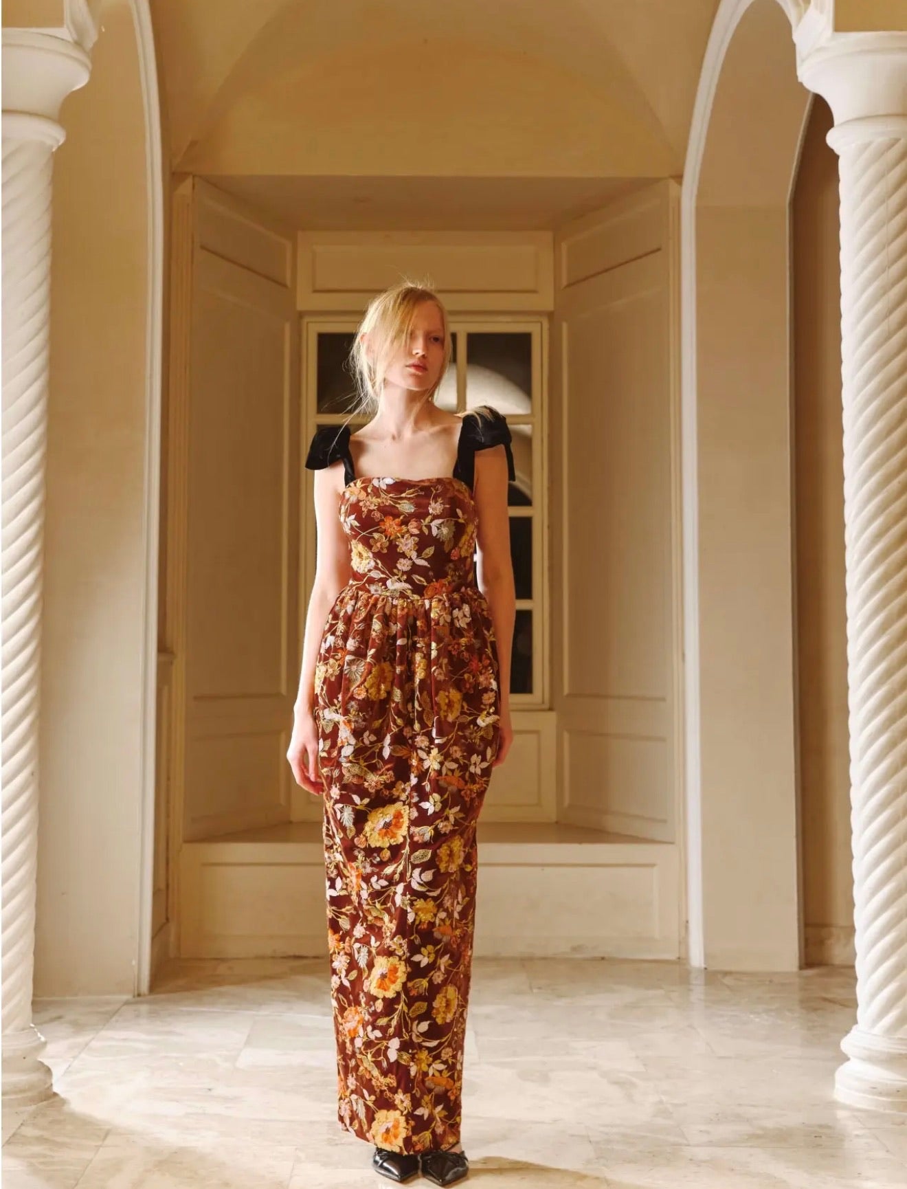 XIANGQIAOSHENG Gold Thread Inlaid Flower Vase Maxi Dress