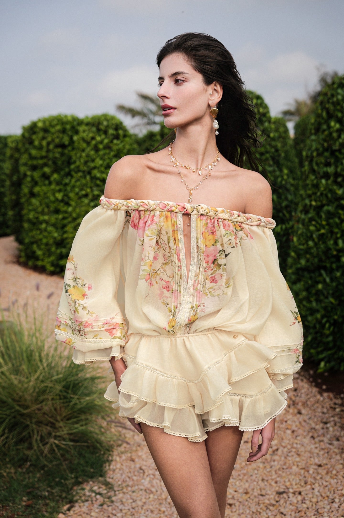 SHEERLUCK Sweet Vacation White Muse Venier Off-the-shoulder Top Mini Shorts