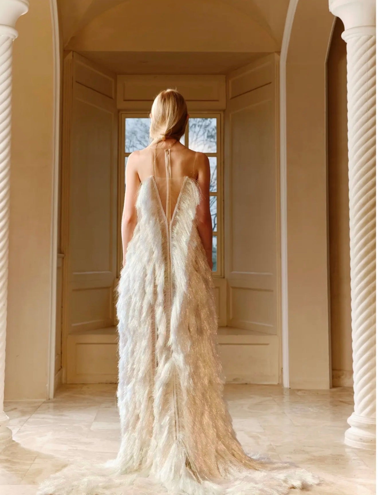 XIANGQIAOSHENG White Feathers Silk Flower Maxi Dress