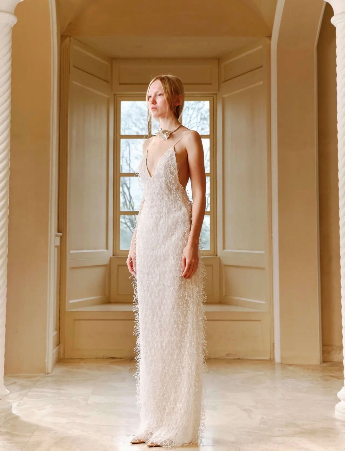 XIANGQIAOSHENG V-neck Feather Maxi Dress