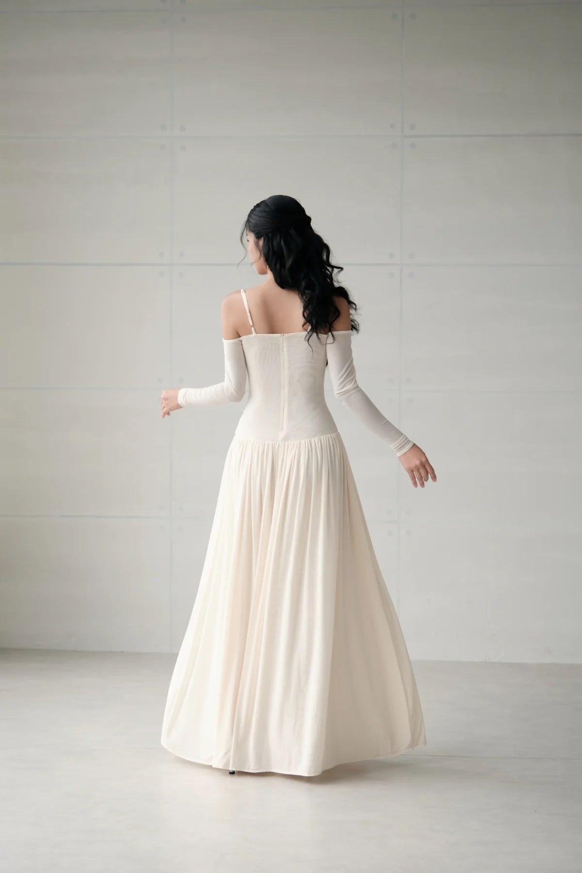 DELICIAE White Minimalist Esther Maxi Dress