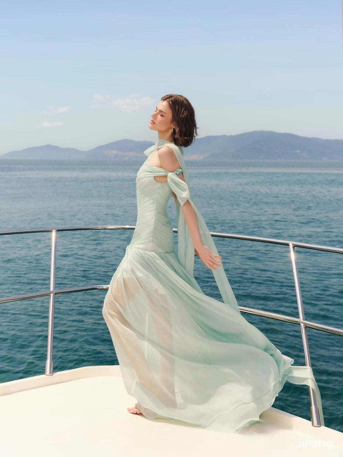 Green Vacation Off-shoulder Aeria Maxi Dress