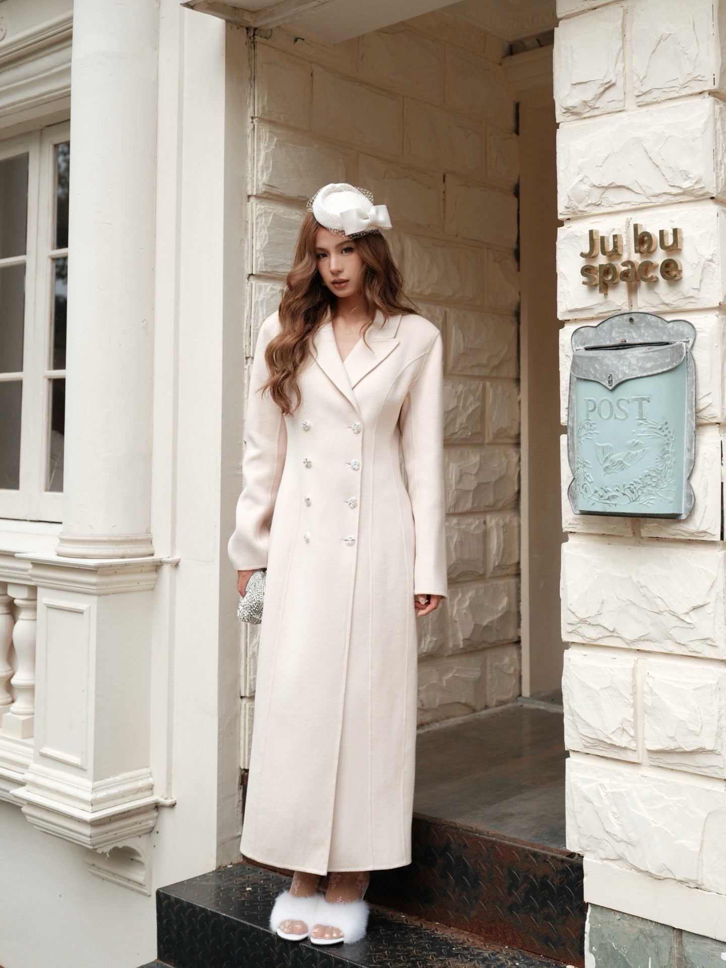 MIN PURA White Fitted Diamond Button Coat