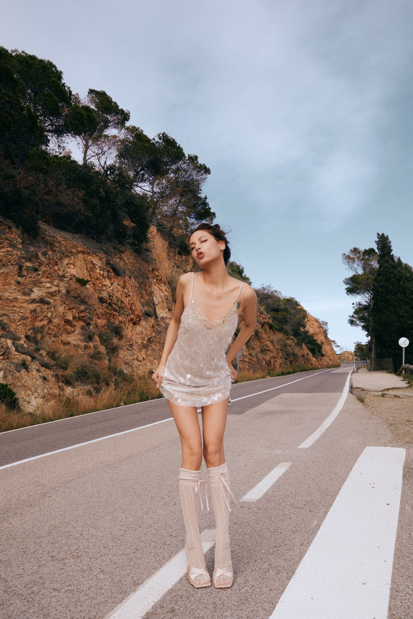 MINPURA Sliver V-neck Sequins Mini Dress