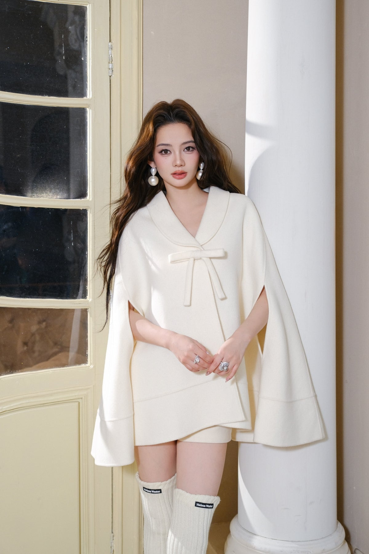 Maison Wester White Bow-Tie Fastened Tweed Cloak Coat
