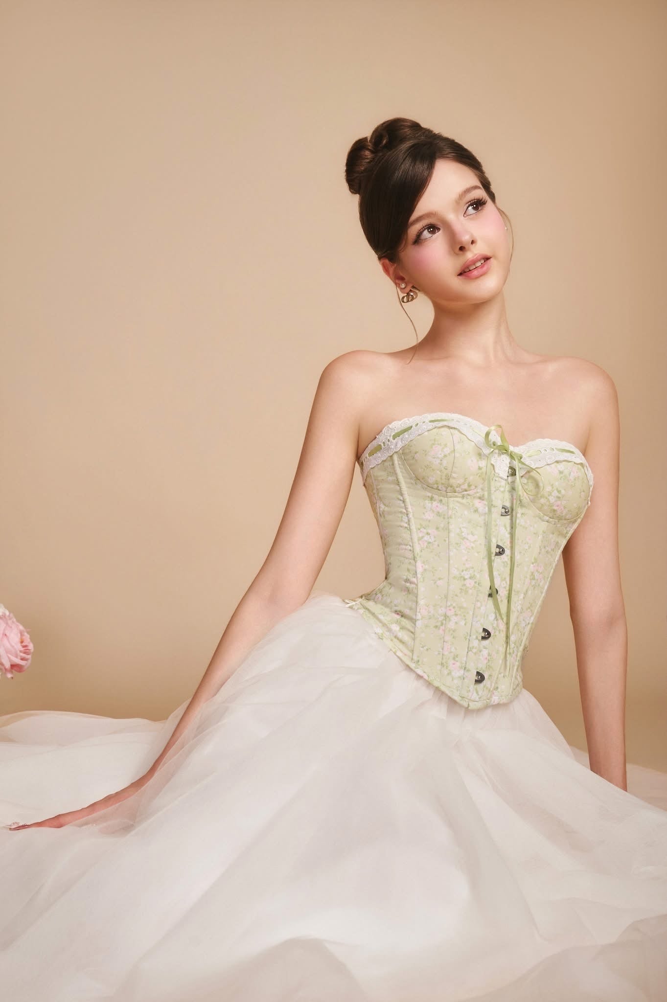SISSY NATION Sweet Elegant Green La Vie Est Belle Corset Top & White I’m Yours Skirt