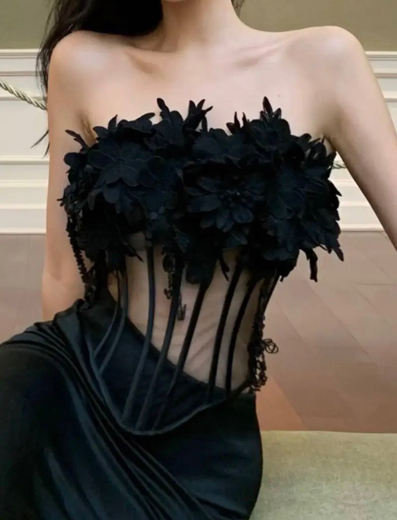 XIANGQIAOSHENG Black Floral Top