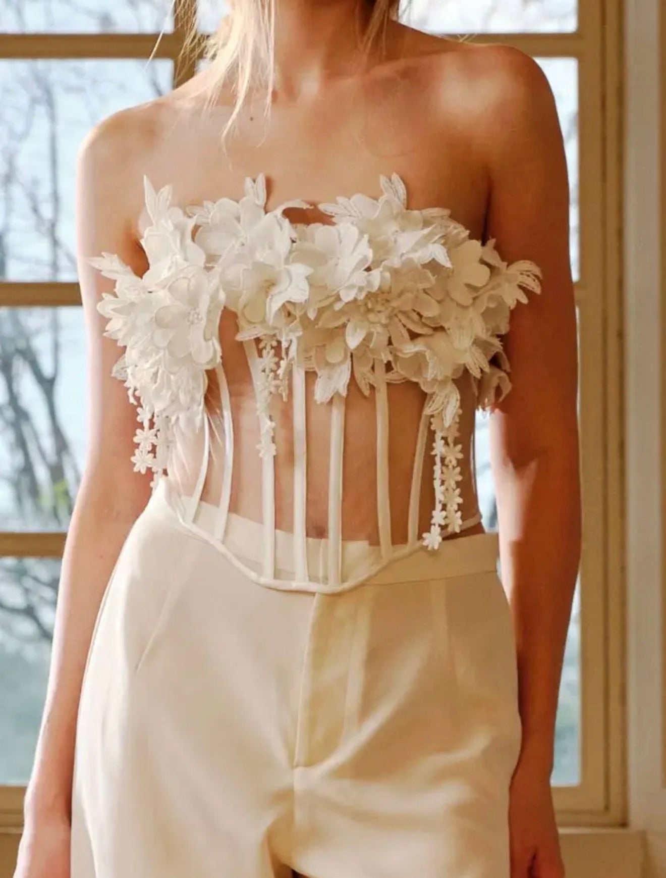 XIANGQIAOSHENG Black Floral Top