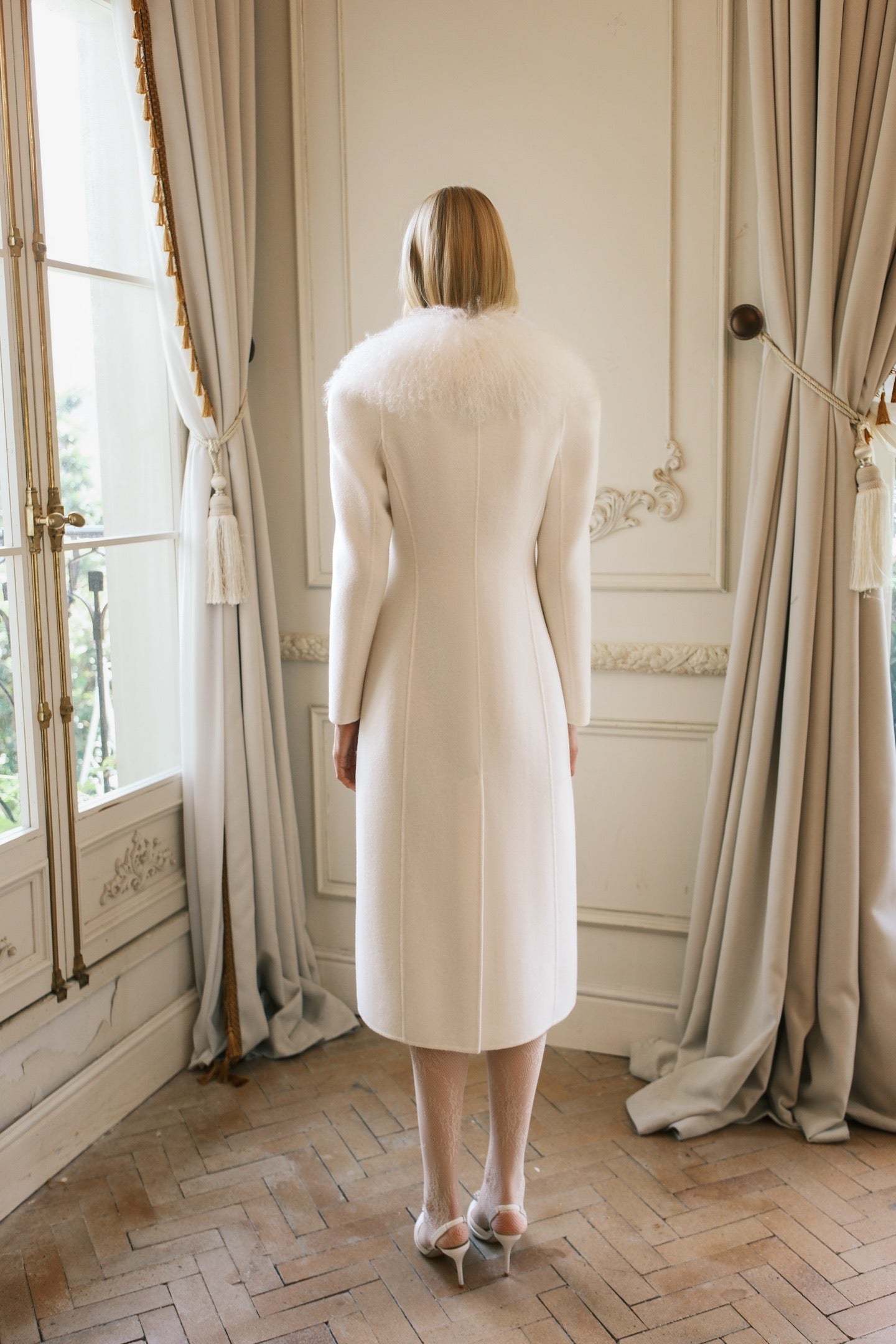 SHEERLUCK Cream Nata Detachable Sheepskin Collar Diamond Buckle Slim-Fit Wool Coat