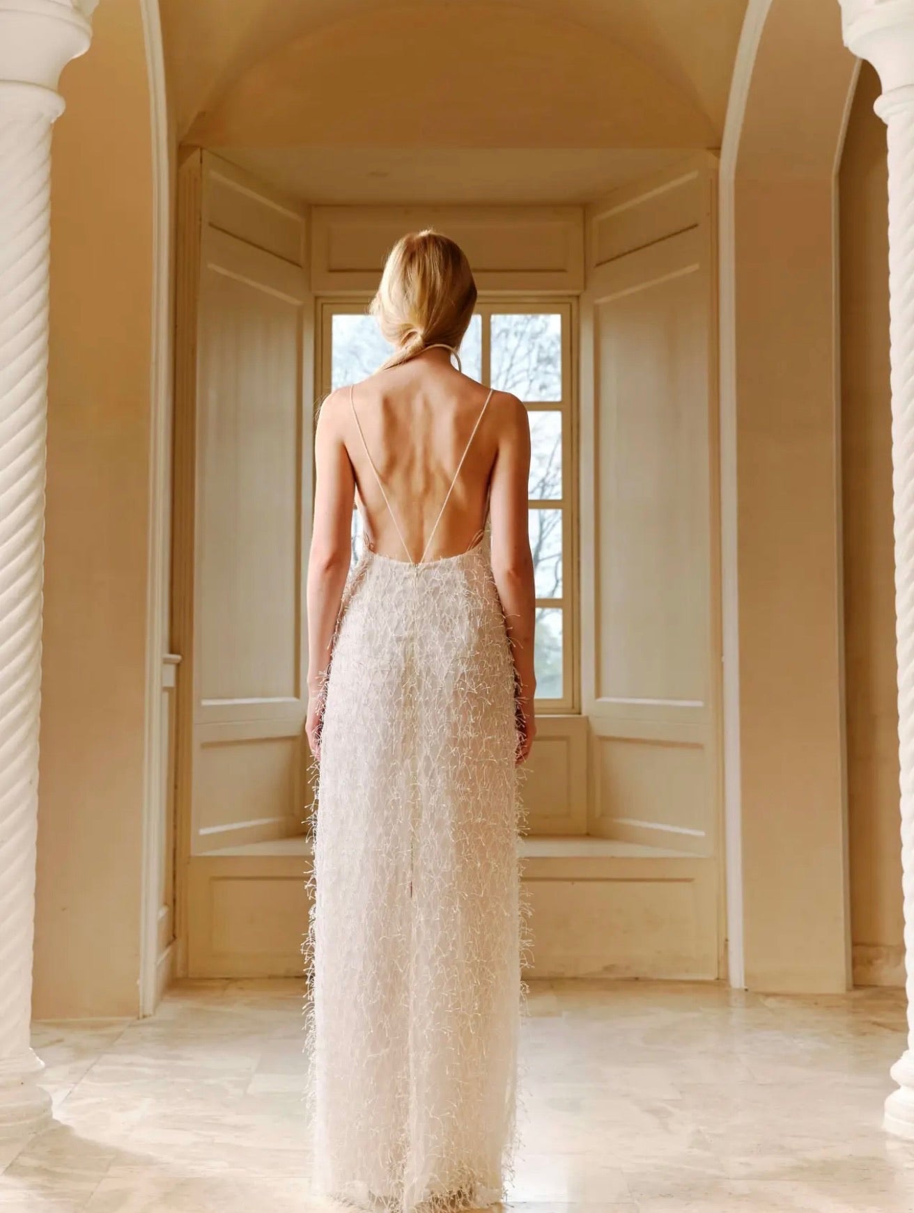 XIANGQIAOSHENG V-neck Feather Maxi Dress